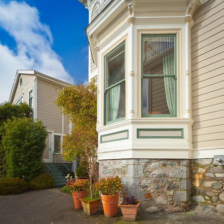 Fairholme Manor Inn Victoria Exterior photo